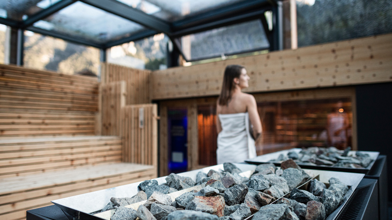 Ragazza in sauna Cyprianerhof Dolomit Resort