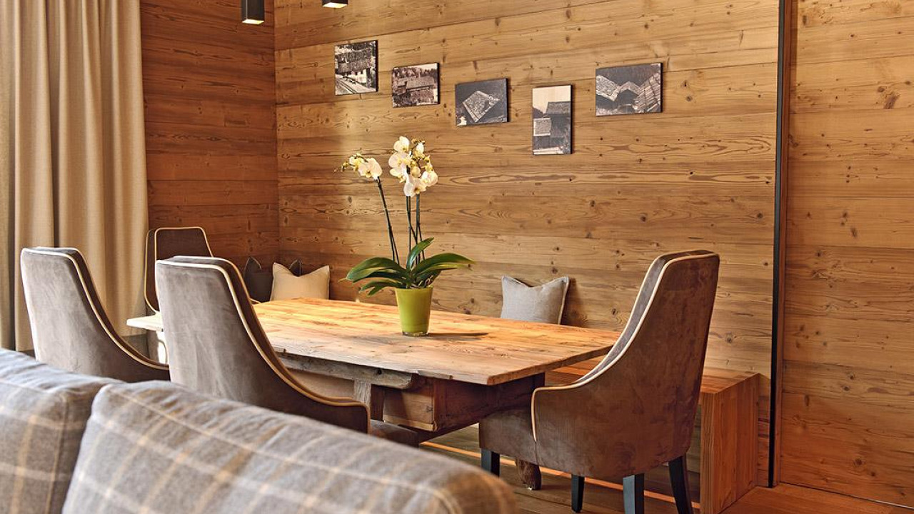 Tavolo in legno Hotel Fanes