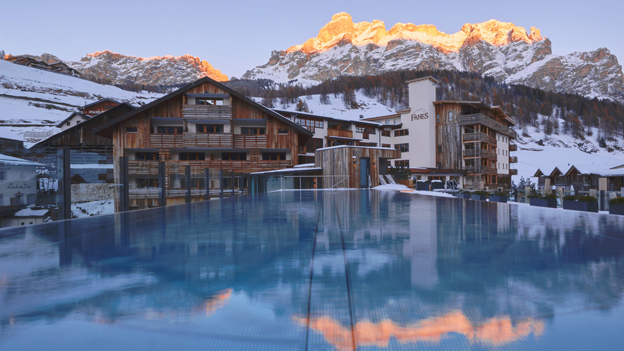 Esterno inverno Hotel Fanes