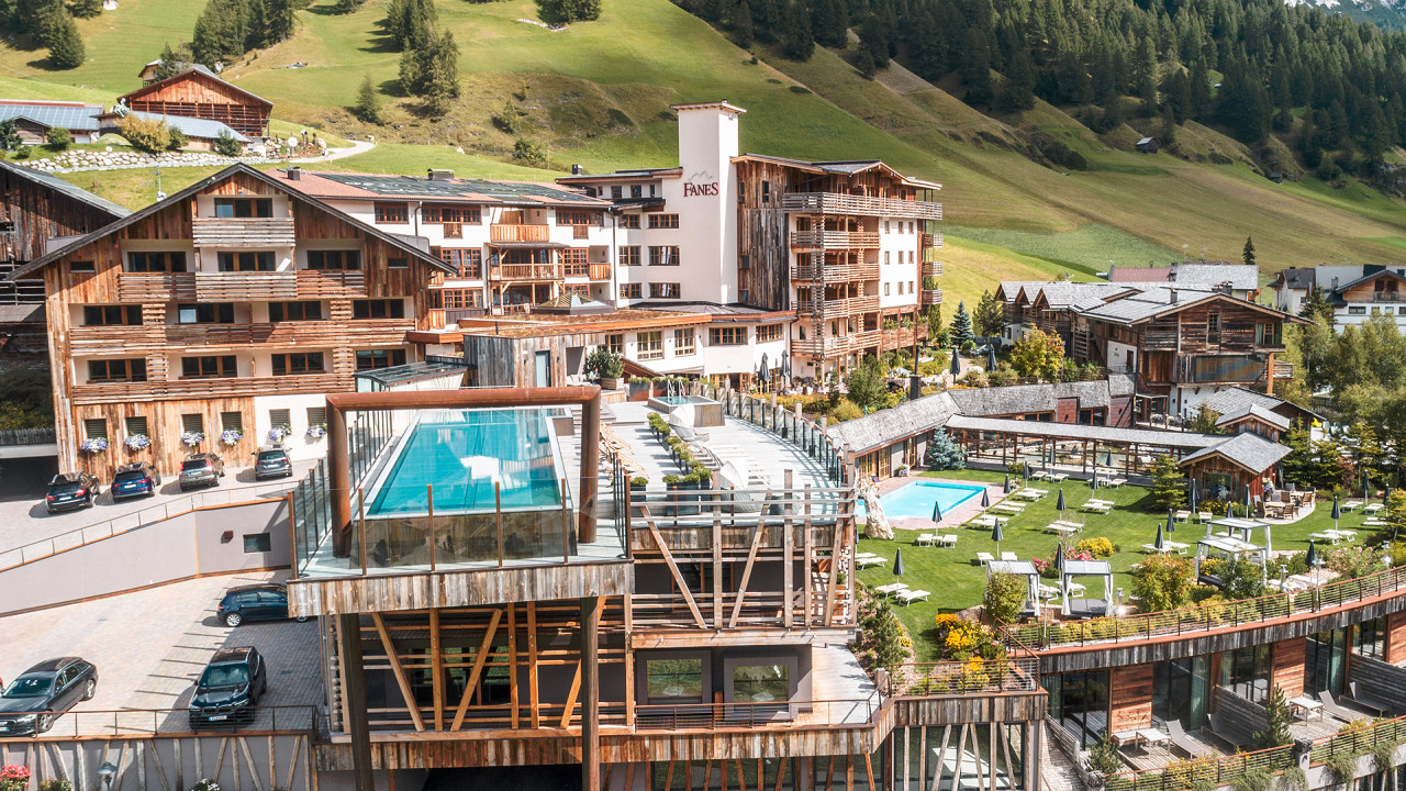 Piscina esterna Hotel Fanes