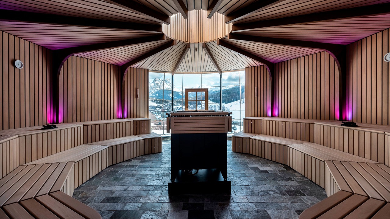 Interno sauna cilindrica Hotel Fanes