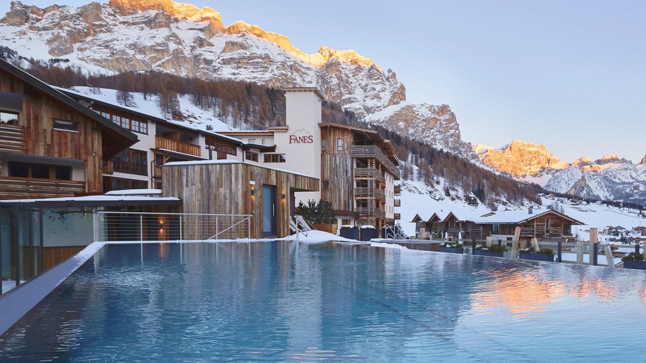 Esterno inverno Hotel Fanes