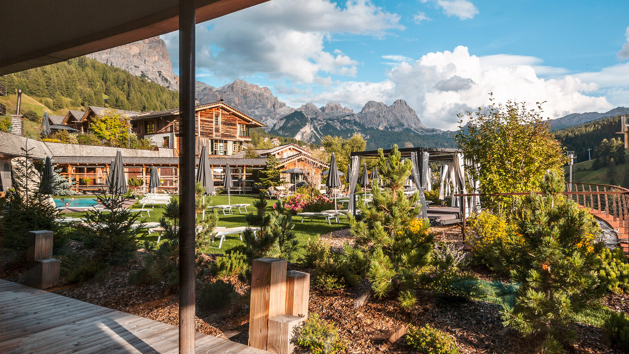 Sdrai giardino esterno Hotel Fanes