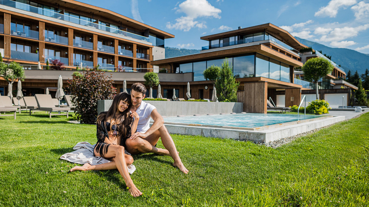 Coppia in giardino Alpen Tesitin