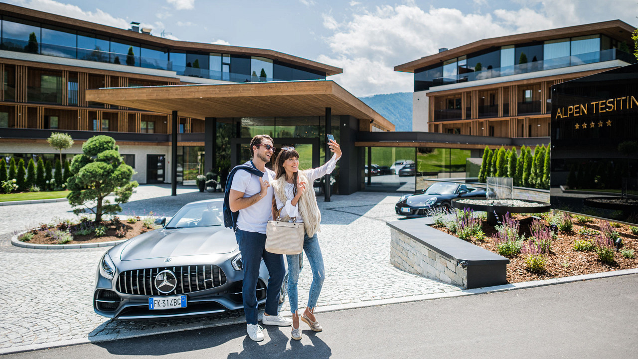 Coppia auto di lusso Alpen Tesitin