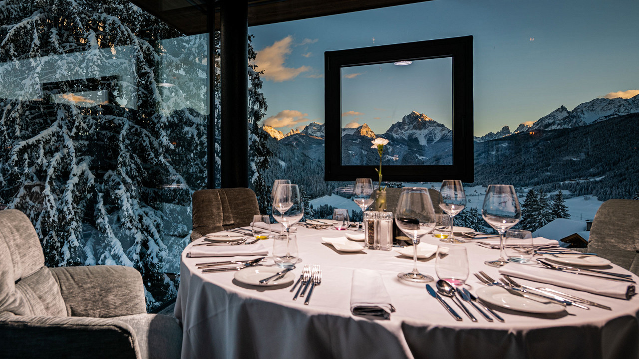 Tavolo rotondo ristorante Alpen Tesitin