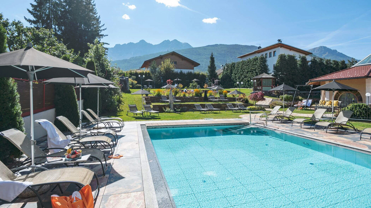 Piscina esterna Mirabell Dolomites Hotel