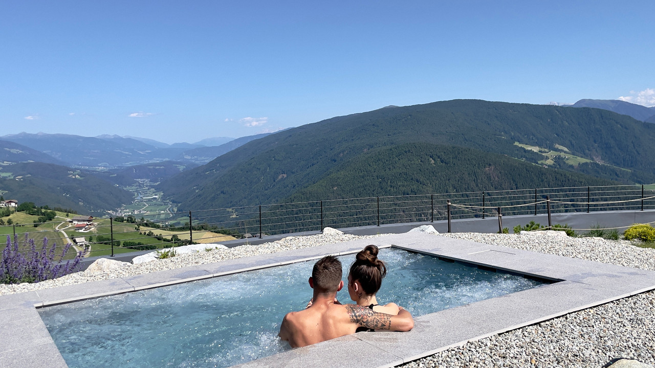 Coppia idromassaggio esterno Hotel Familiamus