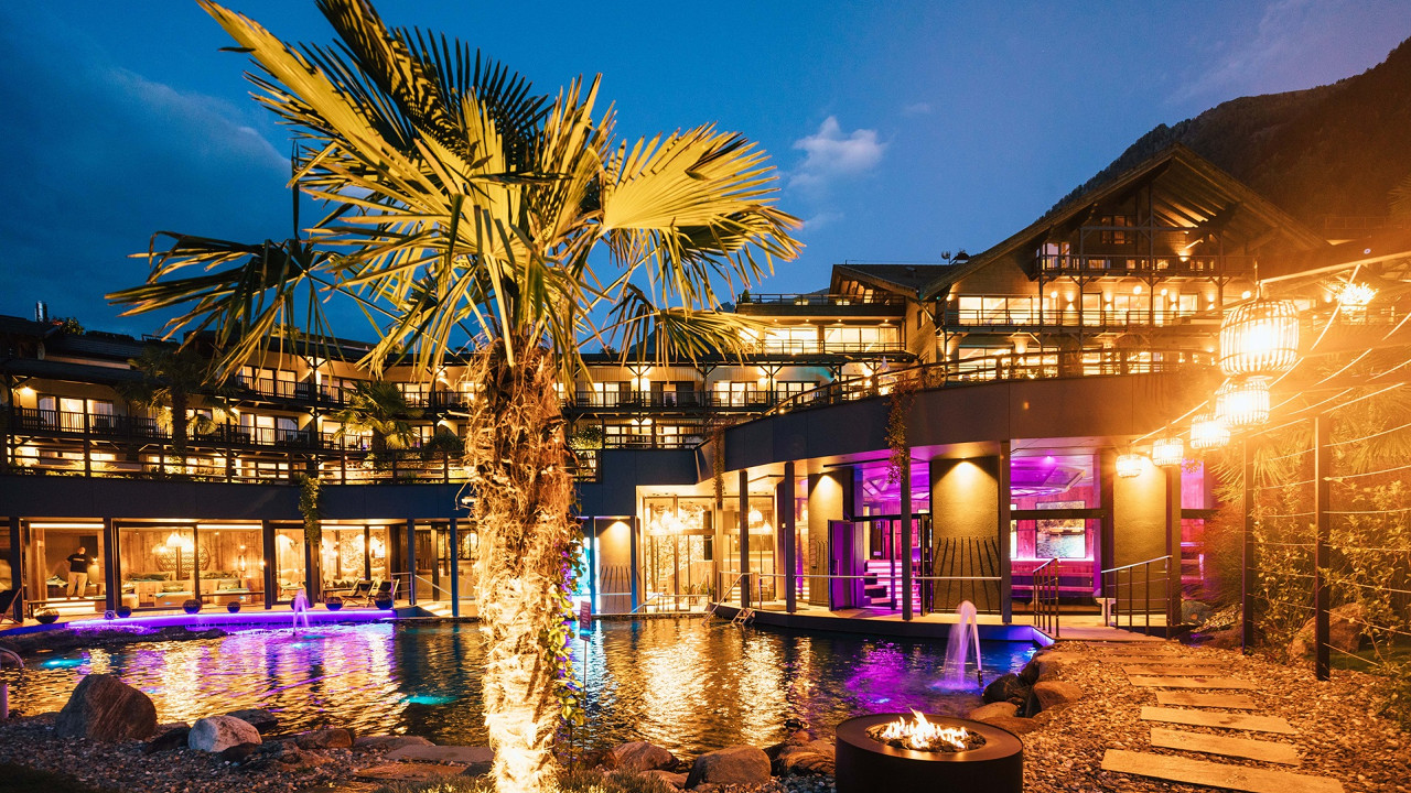 Esterno serale Andreus Resorts