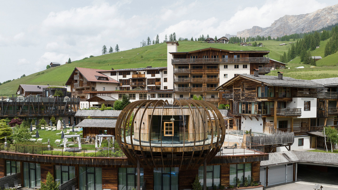 Sauna cilindrica esterna Dolomiti Wellness Hotel Fanes