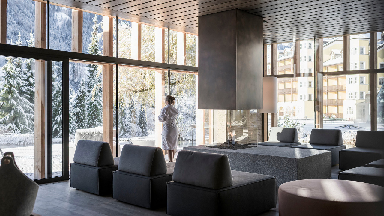 Donna sauna esterno Adler Hotel Ortisei