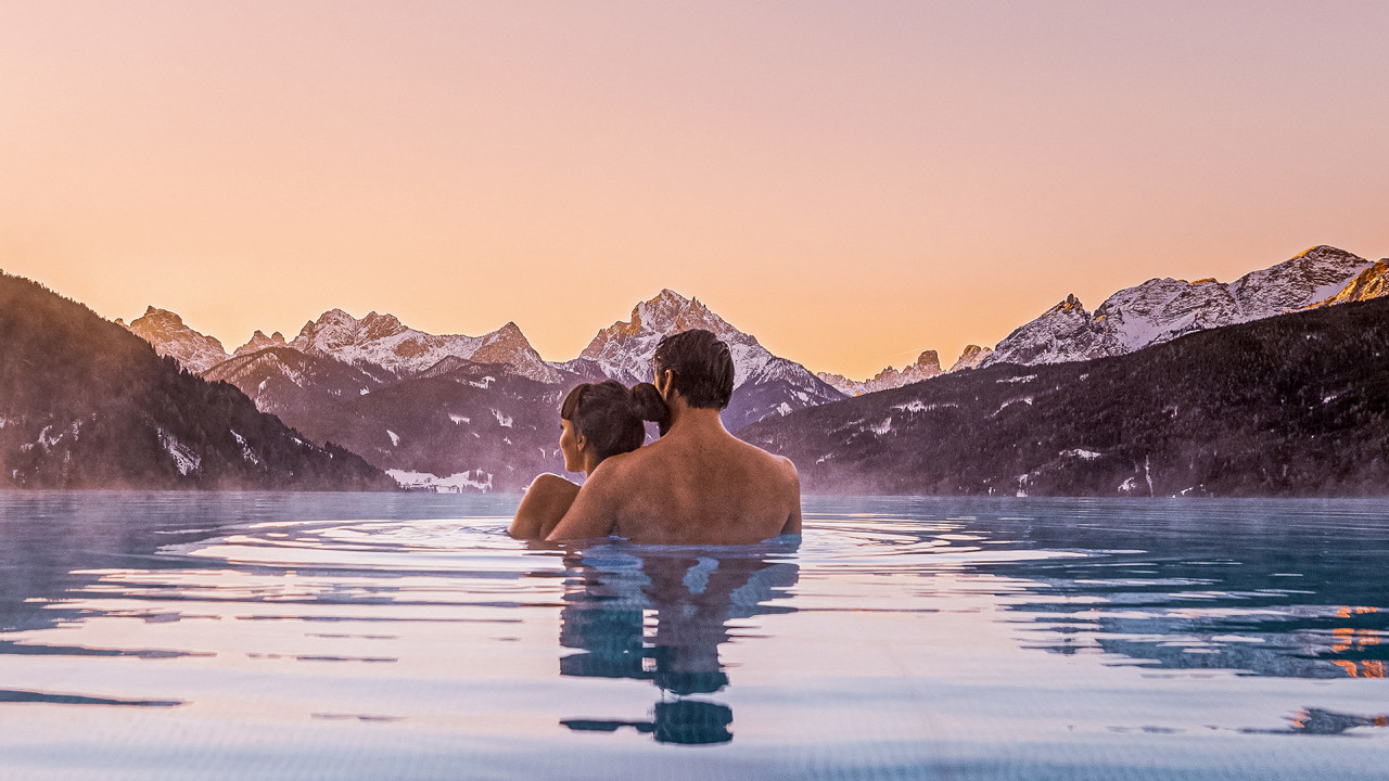 Coppia piscina esterna inverno Alpen Tesitin