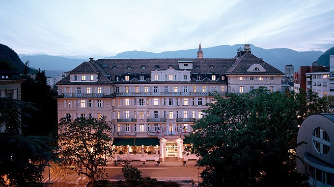 Parkhotel Laurin - cover