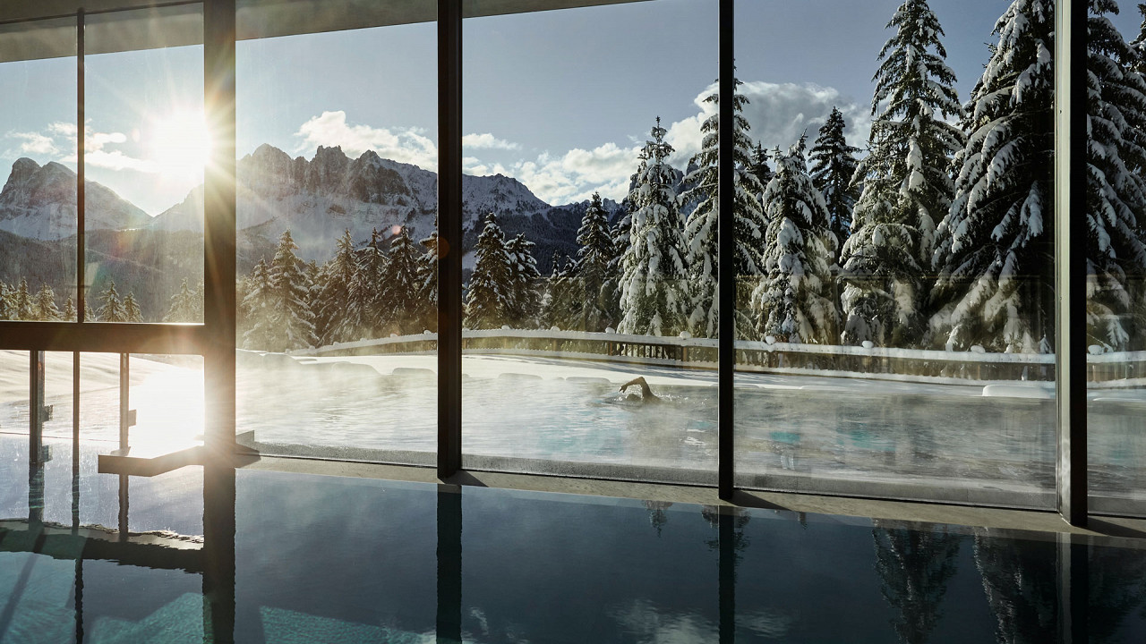 Piscine extérieure en hiver Forestis Bressanone