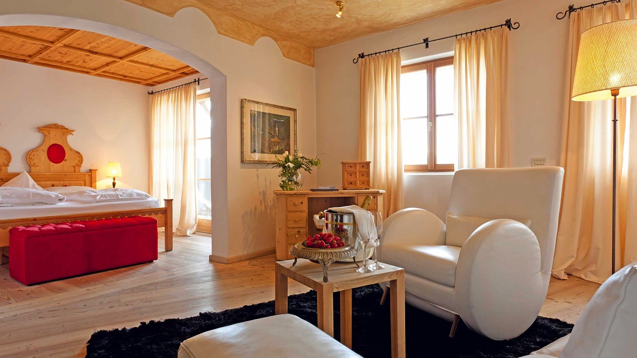 Suite Komfort Oswald von Wolkenstein Hotel Turm Völs am Schlern