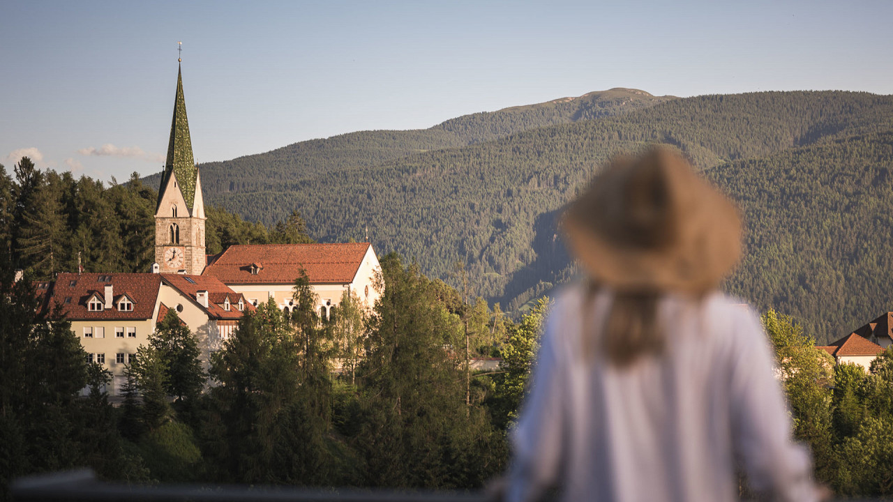 Ragazza tramonto TERENTNERHOF active lifestyle hotel