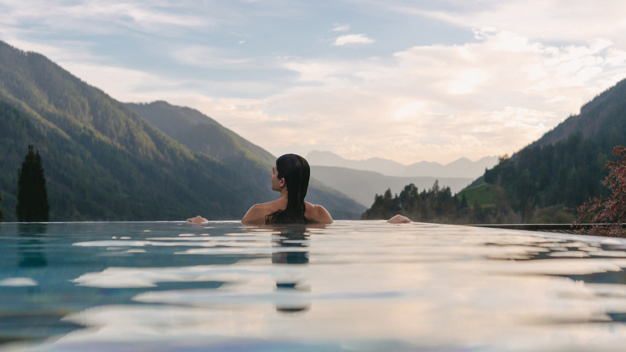 Donna infinity pool hotel quelle