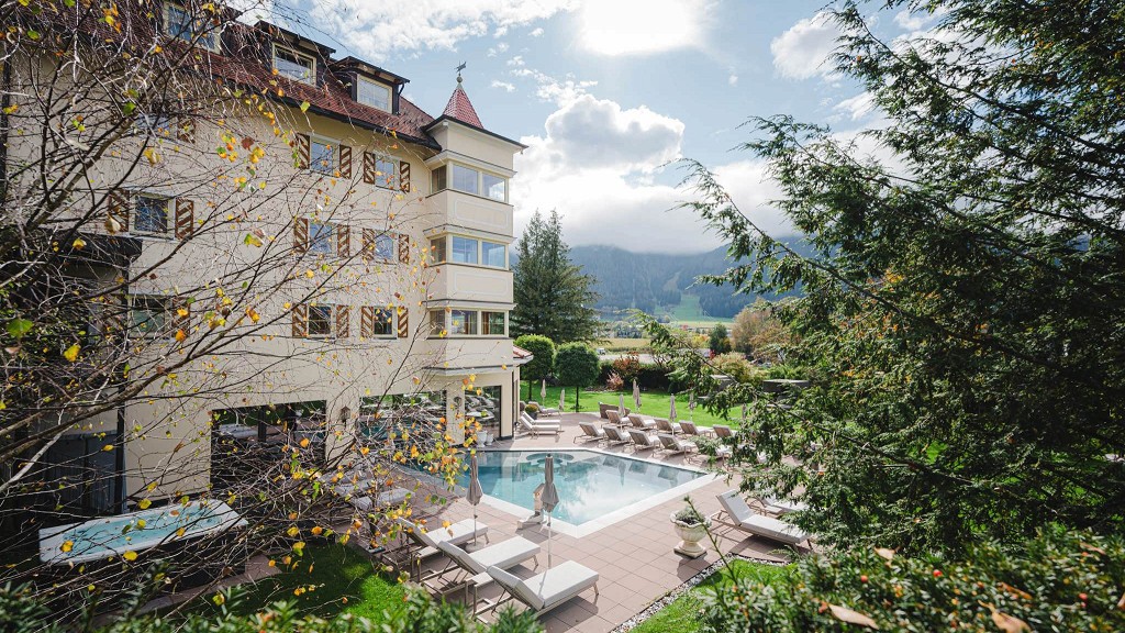 Majestic Friends Weeks 7=6 - cover