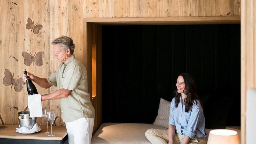 Short Stay Special - 5=4 nights - cover