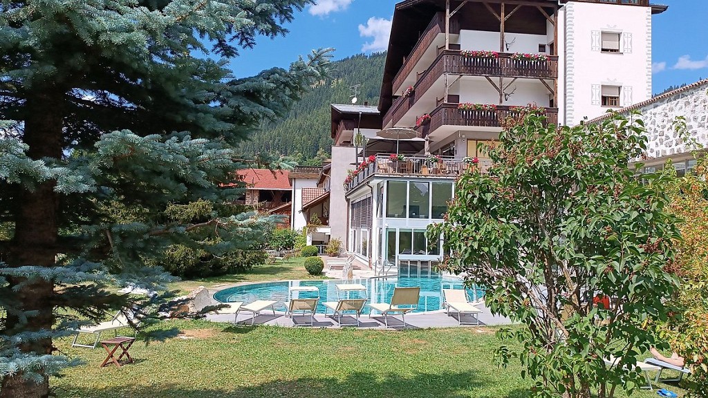 Early booking - 20%! - cover