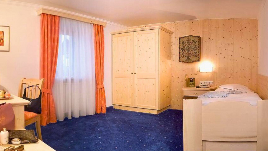 Standard single room - cover