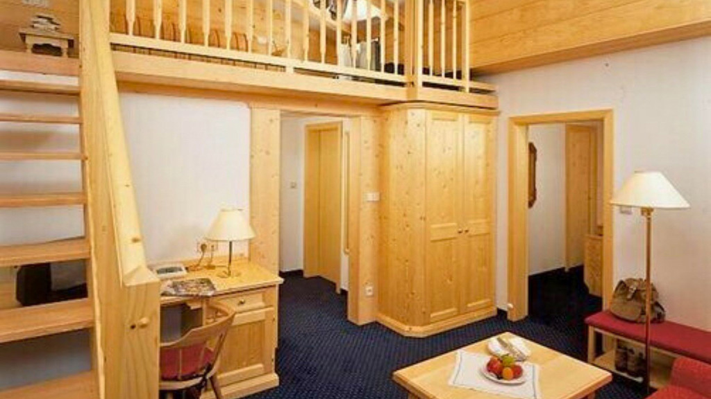 Suite on 2 floors south with balcony - cover