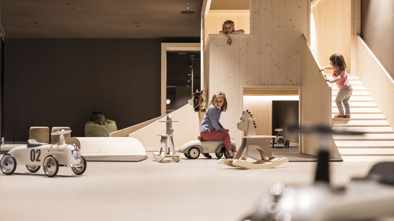 Bambini nella sala dei giochi