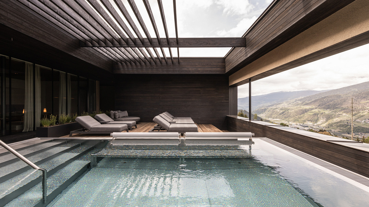 Piscina interna e lettini - Santre dolomythic home