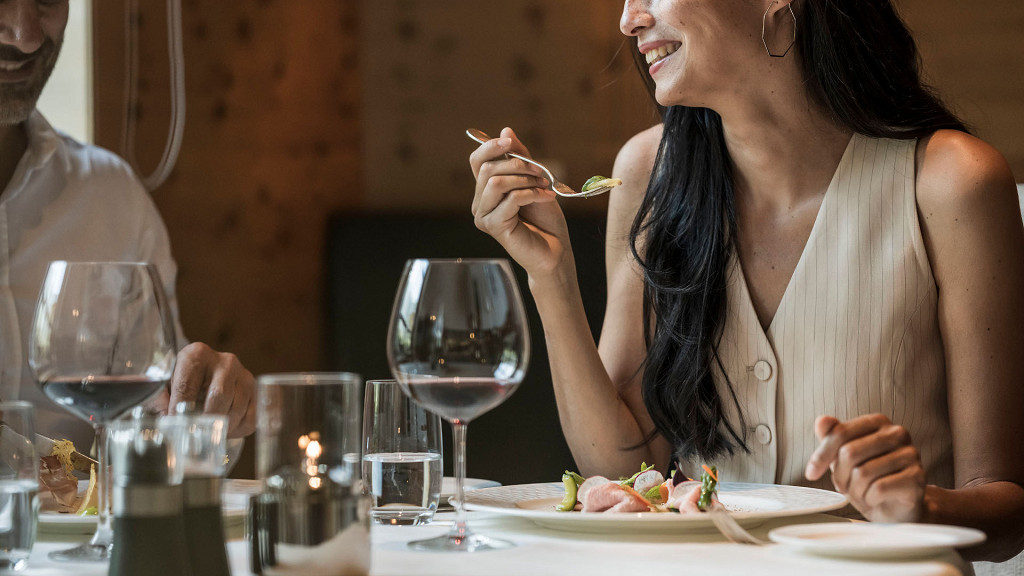 Restaurant Gourmet / Caves avec raffinés vins - cover