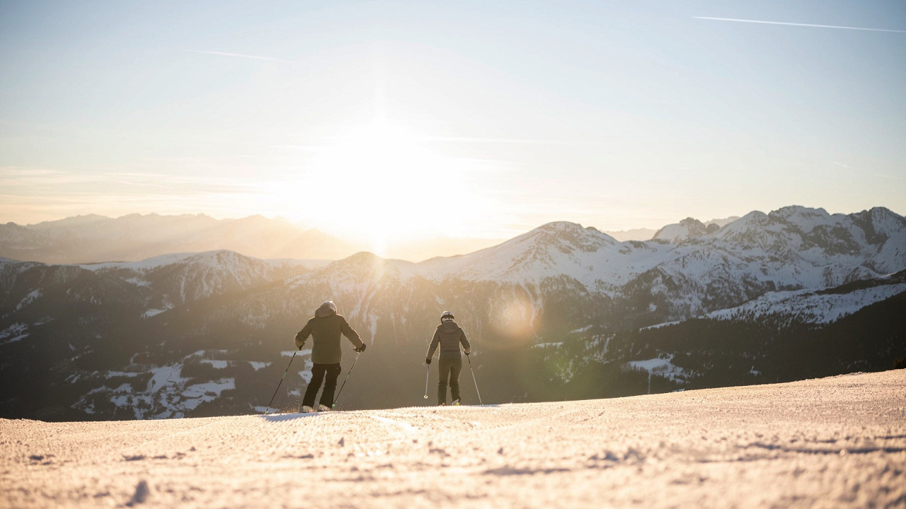 Skieurs sur les pistes Forestis Bressanone hôtel sur les pistes