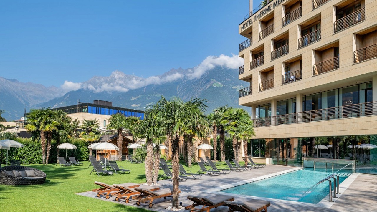 piscina esterna giardino Hotel Terme Merano