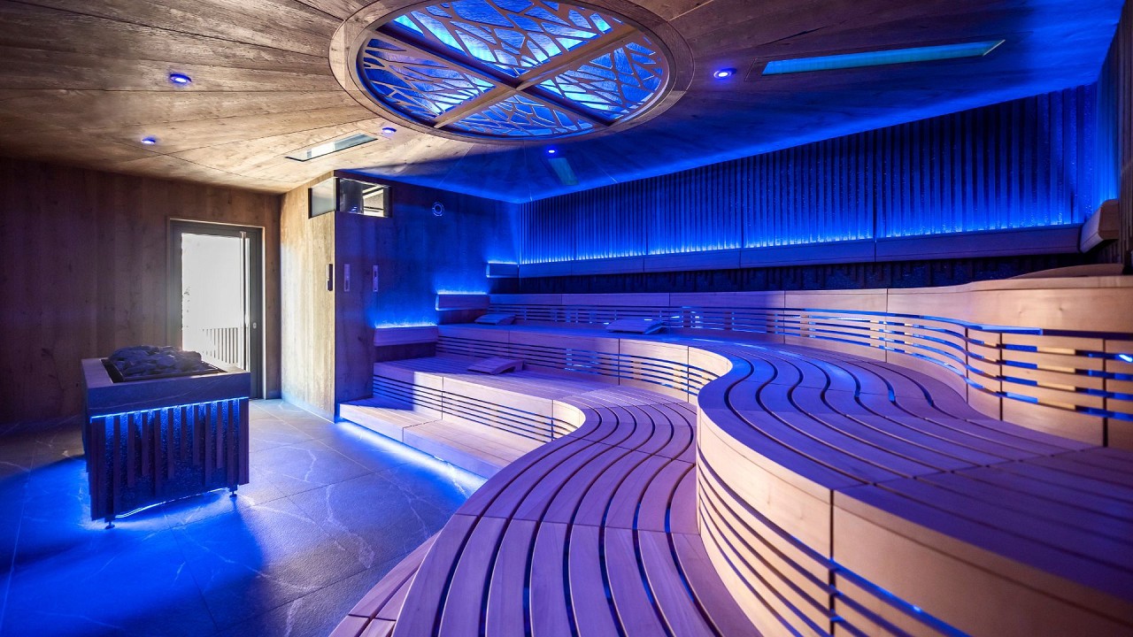 blu sauna Quellenhof Luxury Resort Passeier