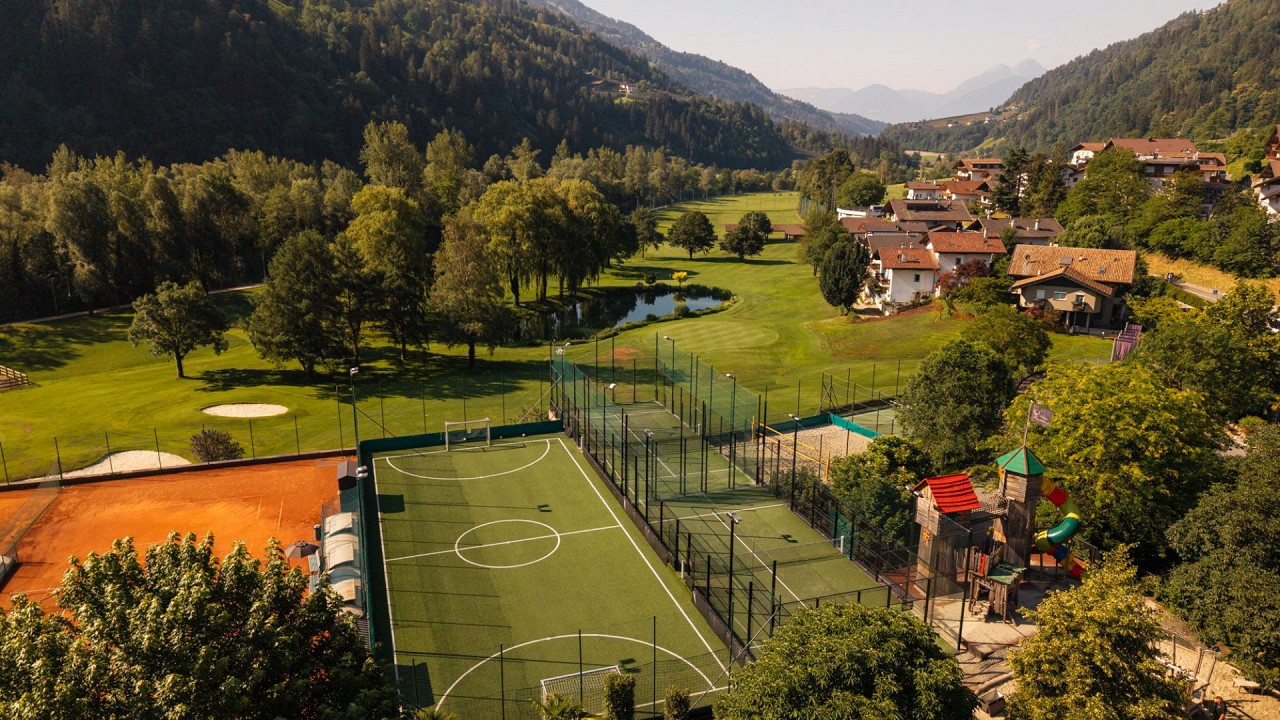 campo calcio Quellenhof Luxury Resort Passeier