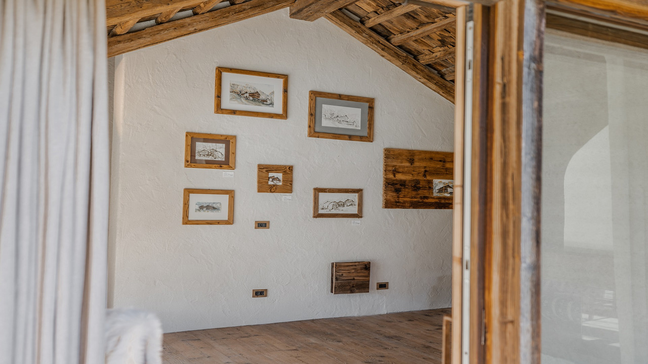 Wall of paintings Cesa del Louf Arabba
