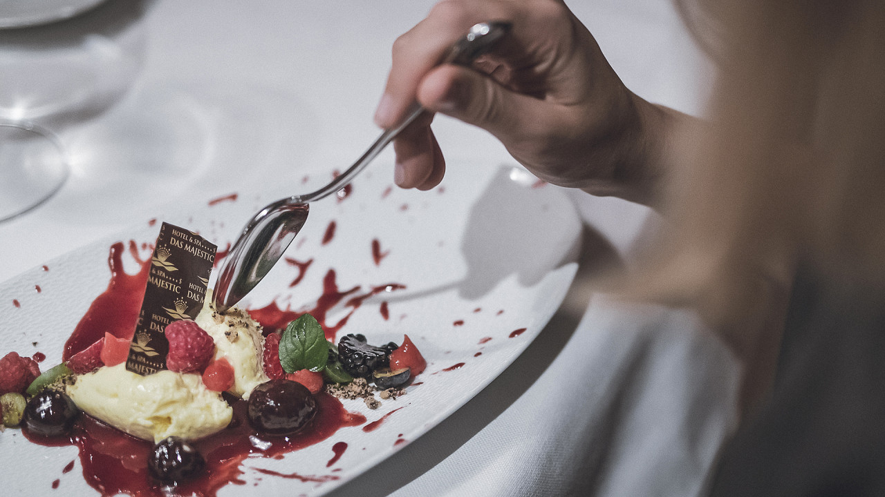 Dessert mit Himbeeren Majestic Hotel Bruneck Gourmet