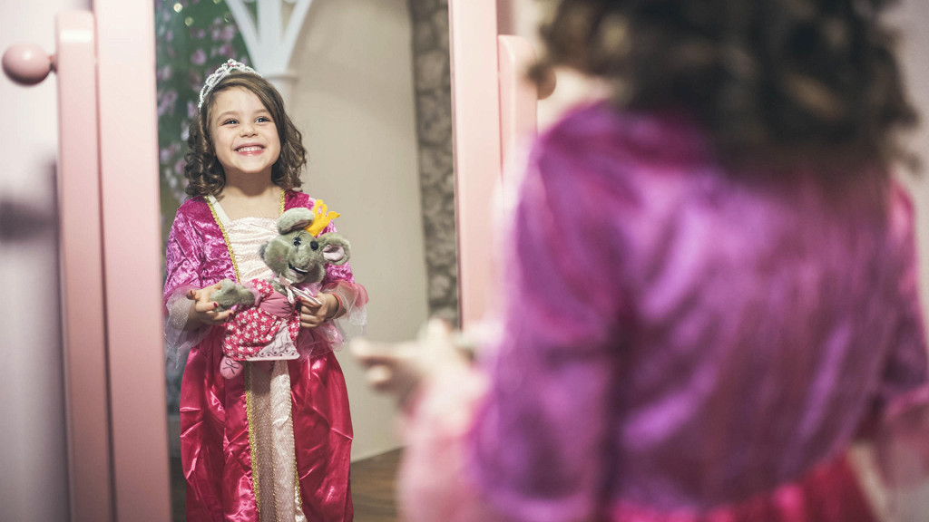 Family Hotel - cover