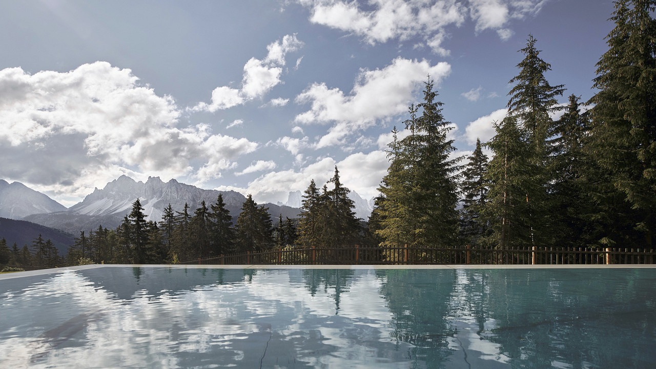 Piscina esterna FORESTIS Dolomites Bressanone