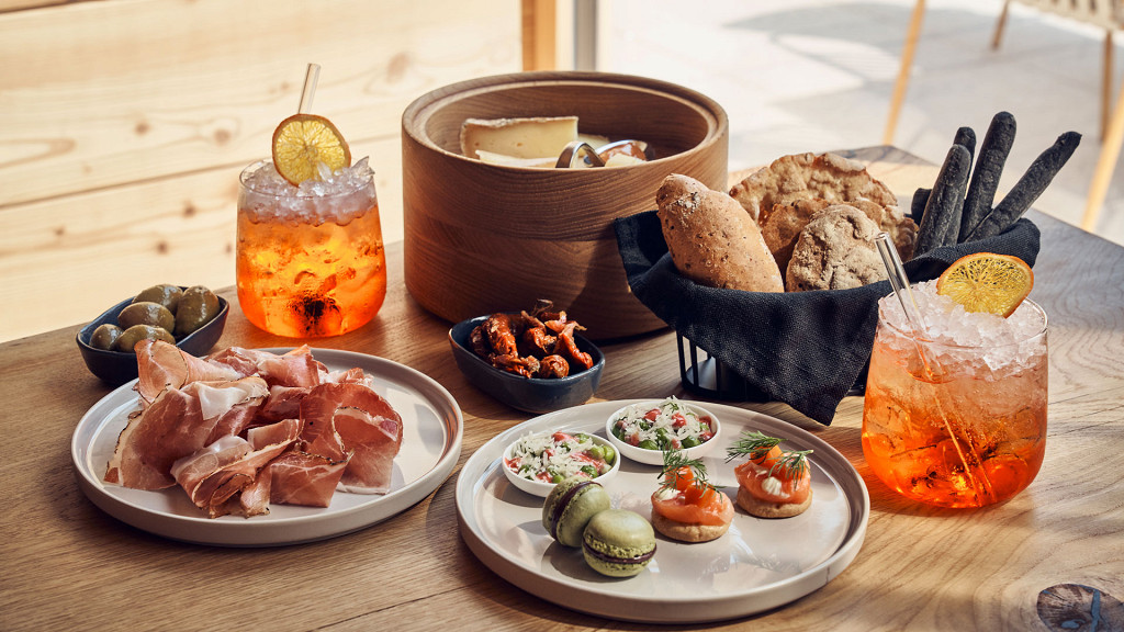 Gourmet Restaurant / Weinkeller mit raffinierten Weinen - cover