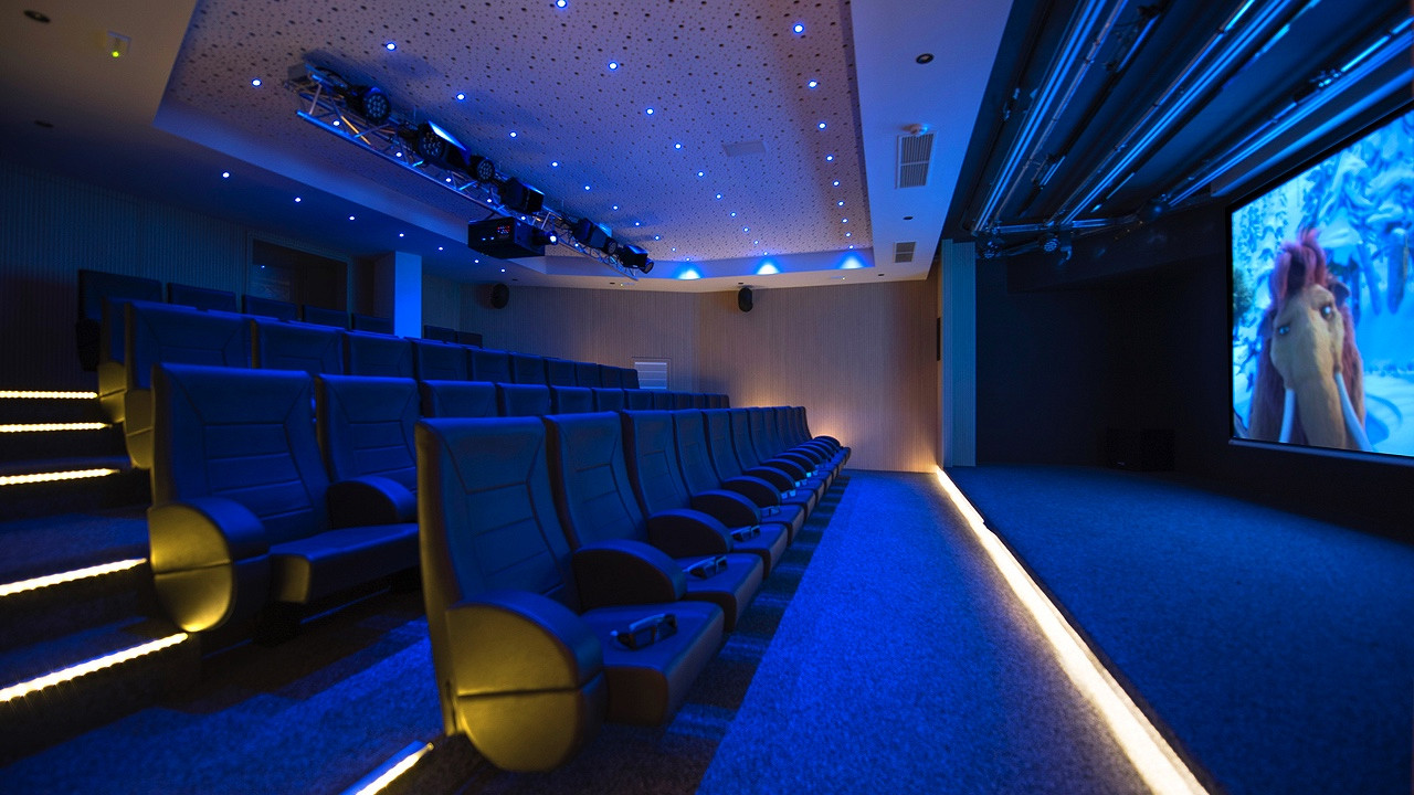 Cinema Quellenhof Hotel Val Passiria family