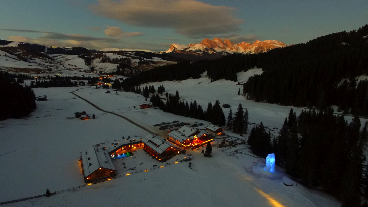 68/5000 Nachtskipisten Tirler Hotel Alpe di Siusi Hotel an den Pisten