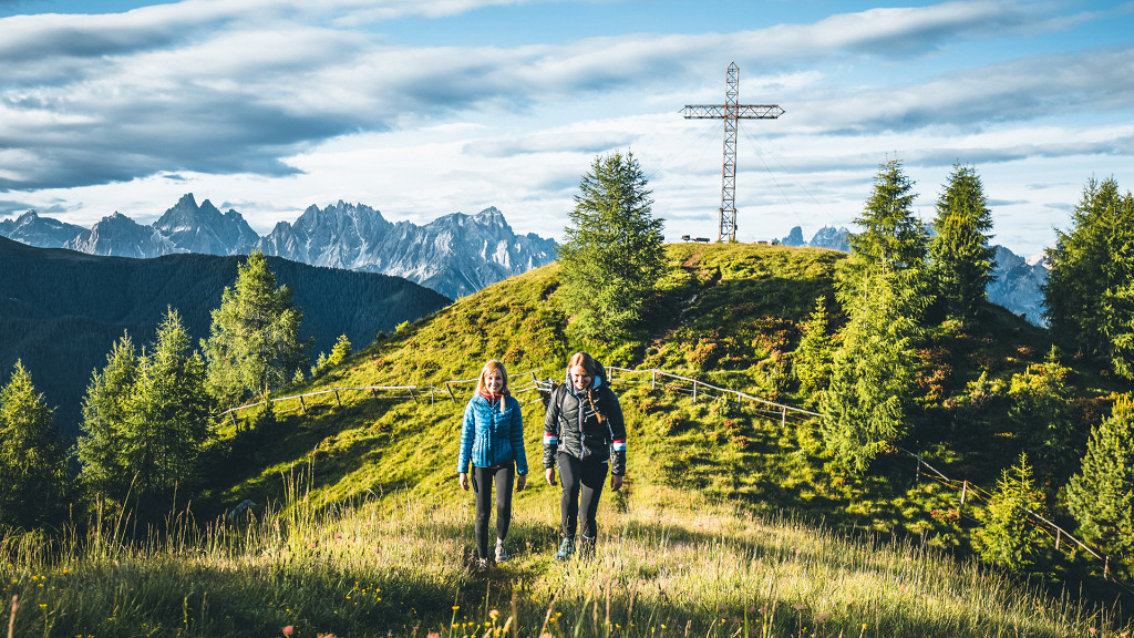 Activity program with instructor and guides - cover